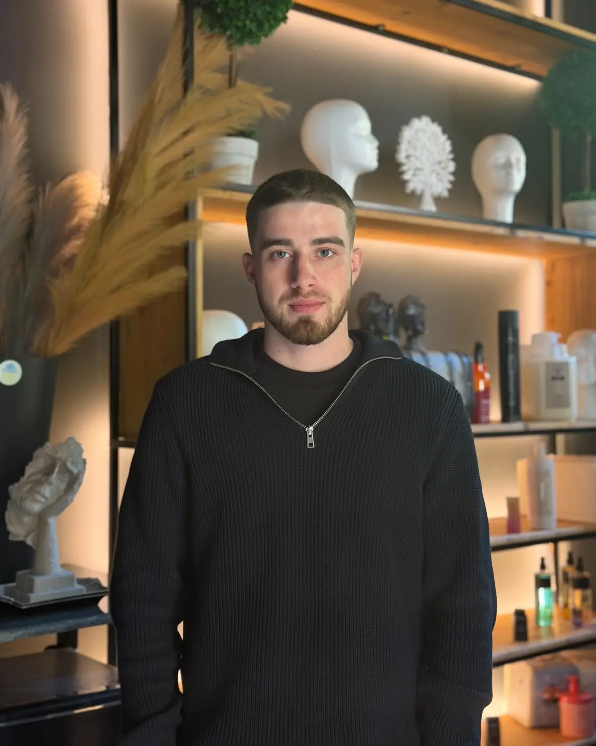 Claudiu, frizer la FRANKIE STUDIO